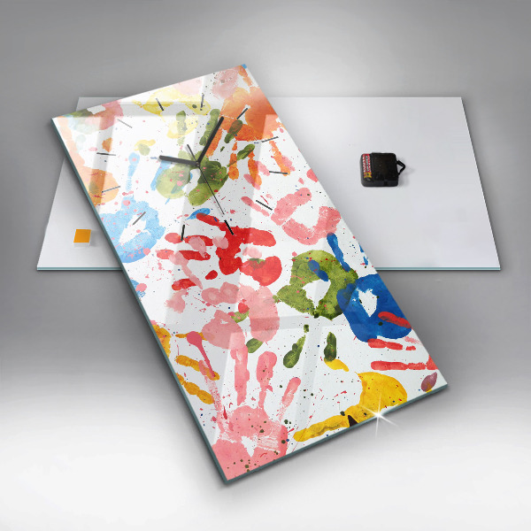 Vertikale Uhr Handabdrücke von Kindern