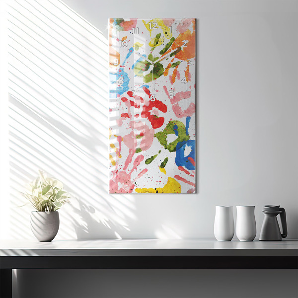 Vertikale Uhr Handabdrücke von Kindern