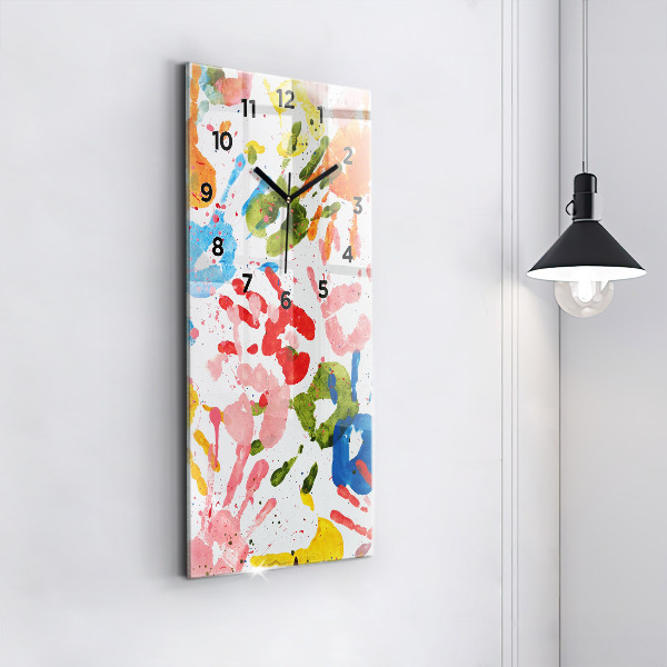 Vertikale Uhr Handabdrücke von Kindern