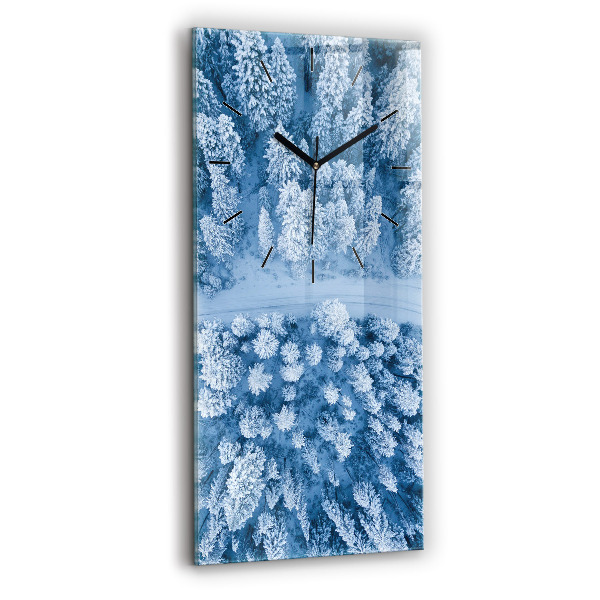 Vertikale Uhr Wald aus einer Drohne