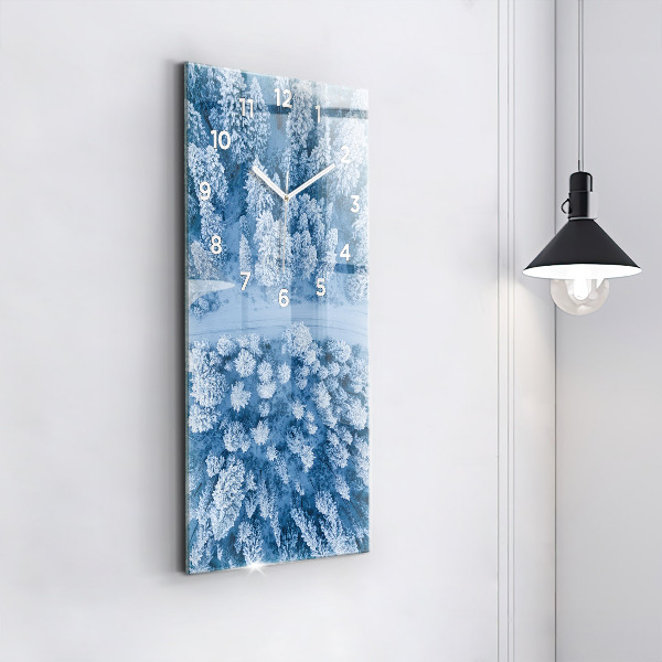 Vertikale Uhr Wald aus einer Drohne