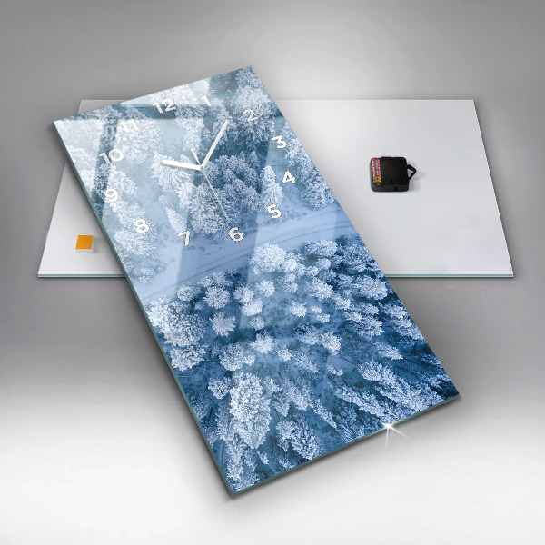 Vertikale Uhr Wald aus einer Drohne