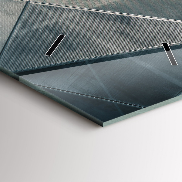 Vertikale Uhr Abstrakte Dreiecke aus Metall