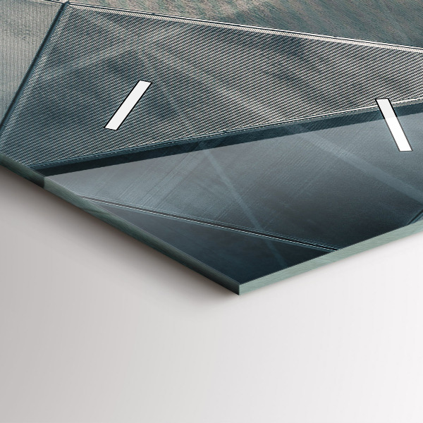 Vertikale Uhr Abstrakte Dreiecke aus Metall