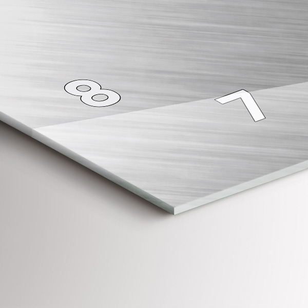 Horizontale Uhr Metallwand