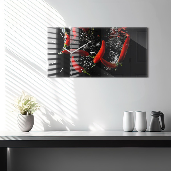 Horizontale Uhr Peperoni im Wasser