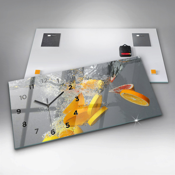 Horizontale Uhr Zitrusfrüchte im Wasser