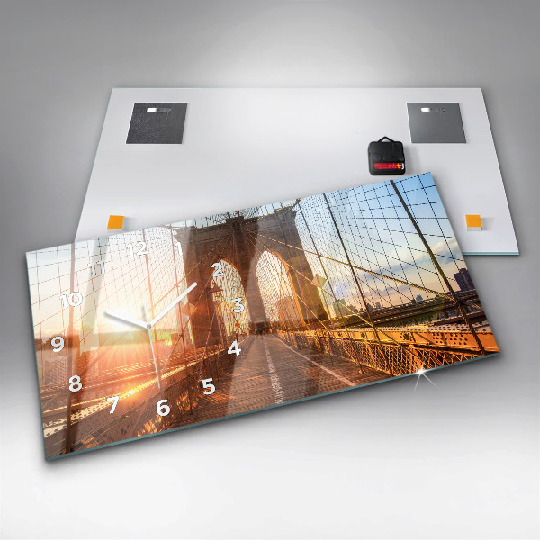 Horizontale Uhr Brooklyn-Brücke NYC