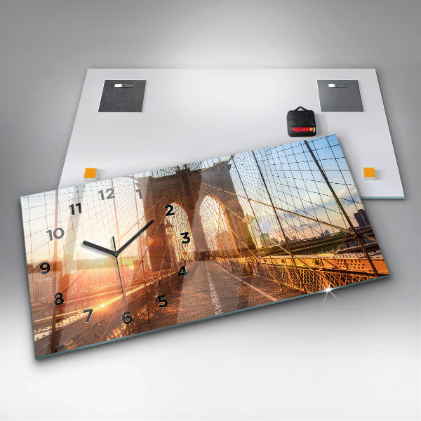 Horizontale Uhr Brooklyn-Brücke NYC