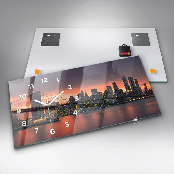 Horizontale Uhr New Yorker East River