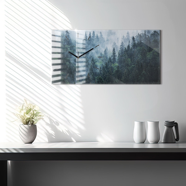 Horizontale Uhr Neblige Berglandschaft