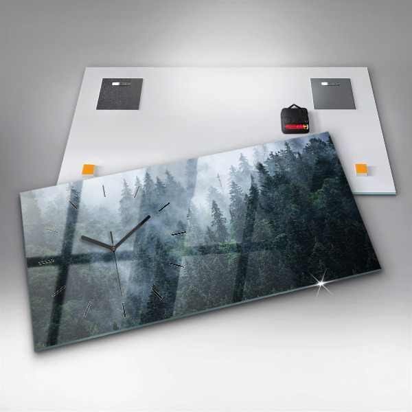 Horizontale Uhr Neblige Berglandschaft