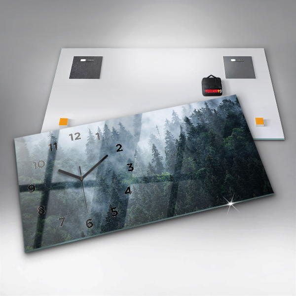 Horizontale Uhr Neblige Berglandschaft