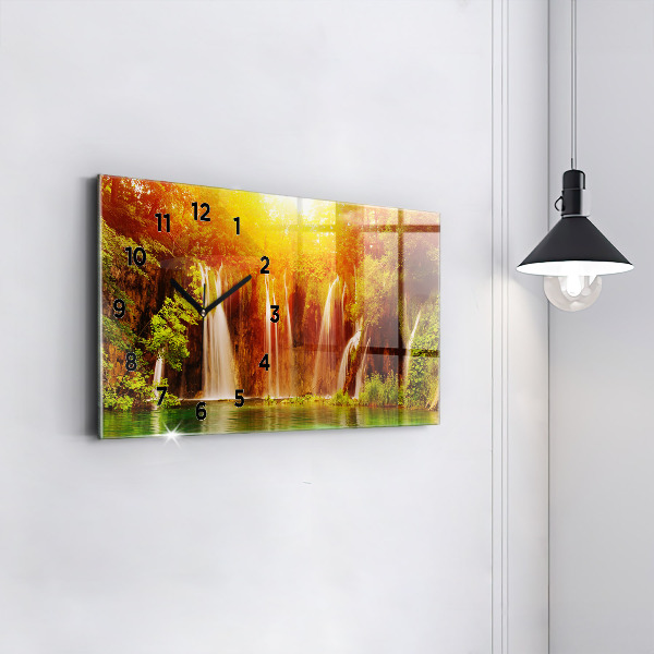 Horizontale Uhr mit motiv Blick auf einen Wasserfall