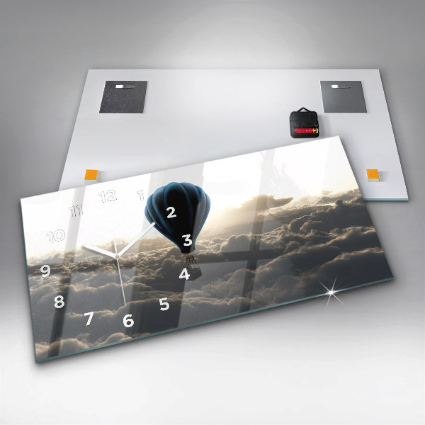 Horizontale Uhr Luftballon am Himmel