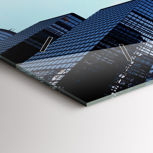 Horizontale Uhr mit motiv Flugzeug über Gebäuden