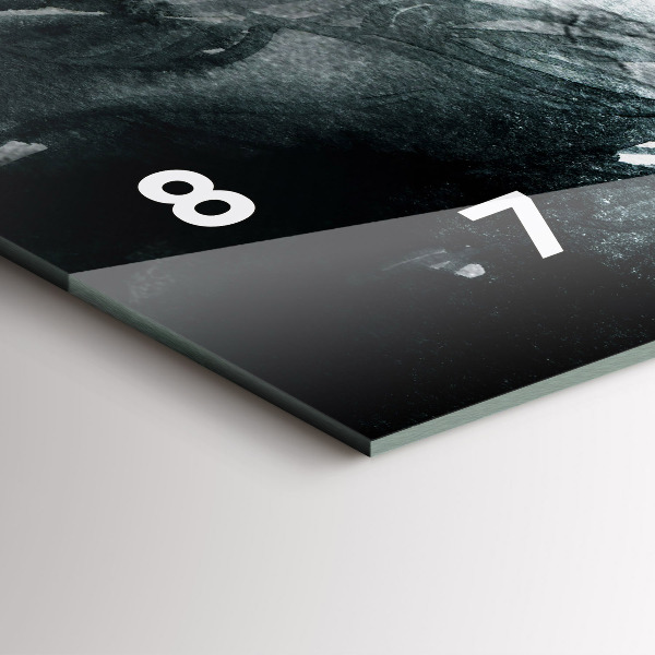 Horizontale Uhr Porträt einer Frau mit roten Lippen