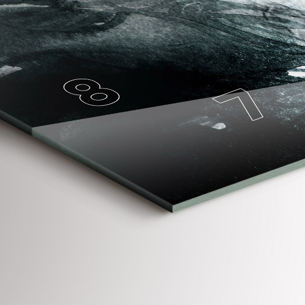 Horizontale Uhr Porträt einer Frau mit roten Lippen