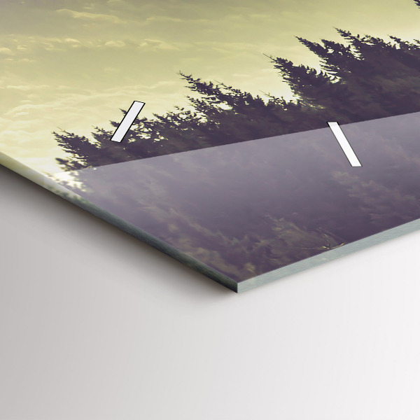 Horizontale Uhr Neblige Berghänge