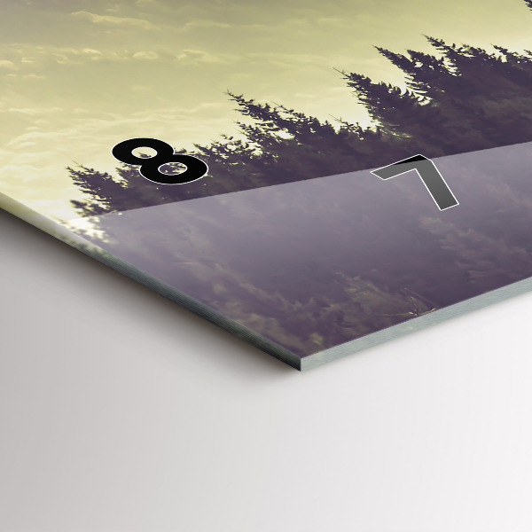 Horizontale Uhr Neblige Berghänge