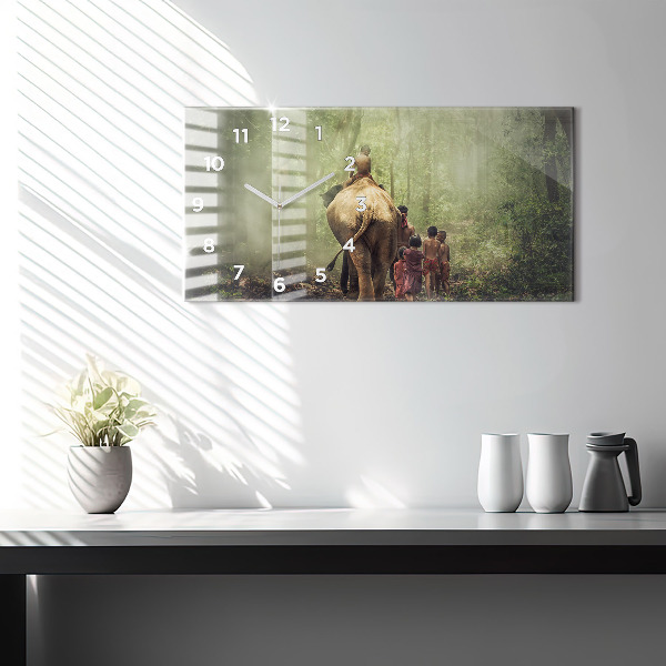 Horizontale Uhr Kinder führen einen Elefanten
