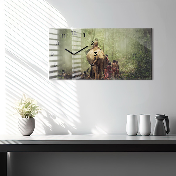 Horizontale Uhr Kinder führen einen Elefanten