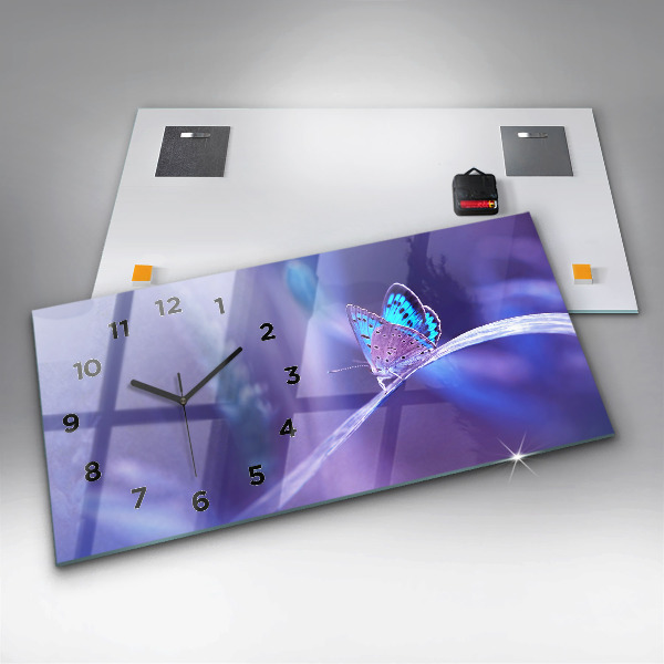 Horizontale Uhr Schmetterling auf Gras