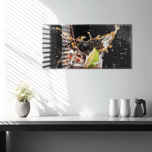 Horizontale Uhr Getränk auf dem Eis