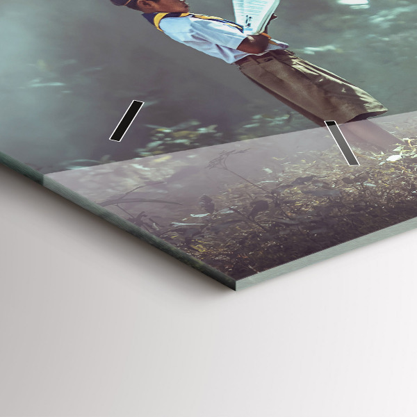 Horizontale Uhr Junge liest ein Buch