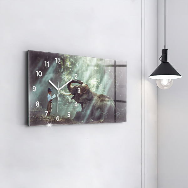 Horizontale Uhr Junge liest ein Buch