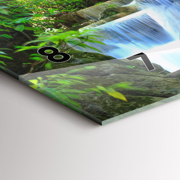Horizontale Uhr Wasserfall im Wald
