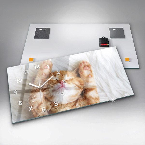 Horizontale Uhr Kleine Katze schlafend