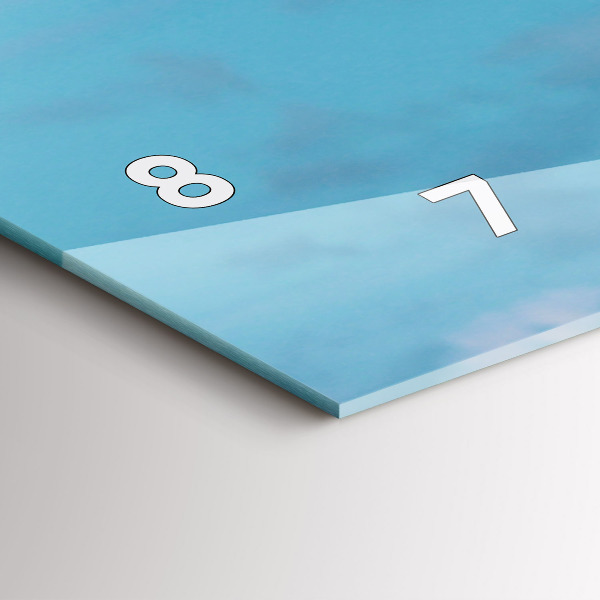 Horizontale Uhr mit motiv Große Giraffe vor einem Himmelshintergrund