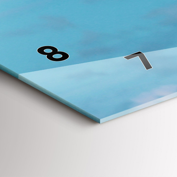 Horizontale Uhr mit motiv Große Giraffe vor einem Himmelshintergrund