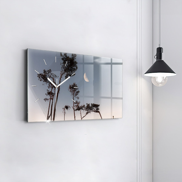 Horizontale Uhr Mondsichel und Bäume