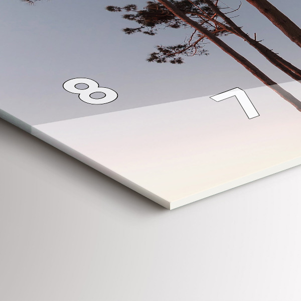 Horizontale Uhr Mondsichel und Bäume