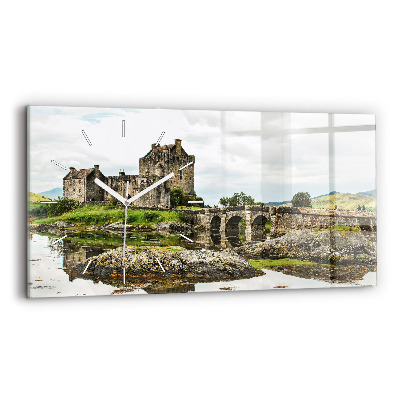 Horizontale Uhr Schloss Eilean Donan in Schottland
