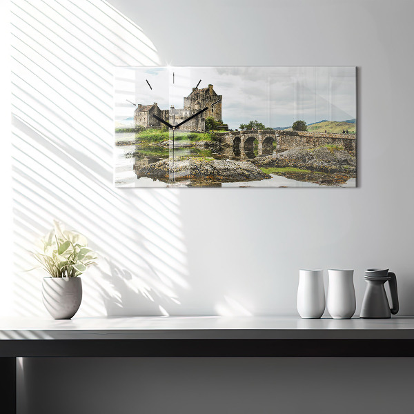 Horizontale Uhr Schloss Eilean Donan in Schottland