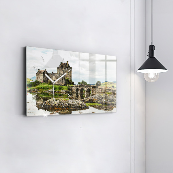 Horizontale Uhr Schloss Eilean Donan in Schottland