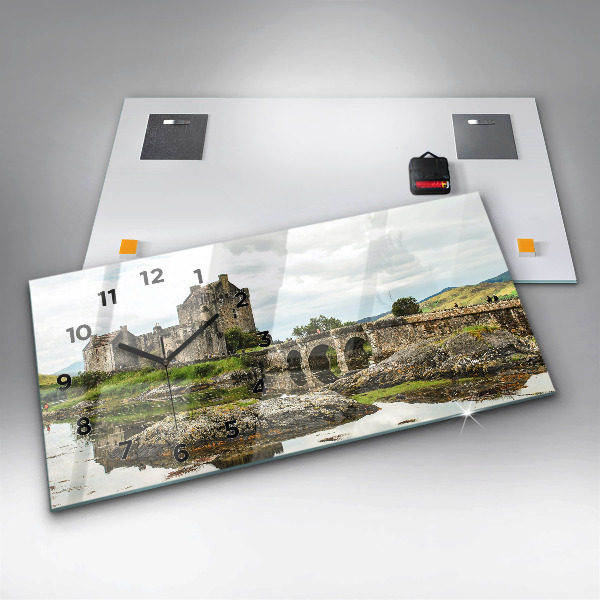 Horizontale Uhr Schloss Eilean Donan in Schottland