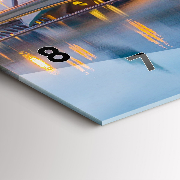 Horizontale Uhr mit motiv Sonnenuntergang in der Stadt