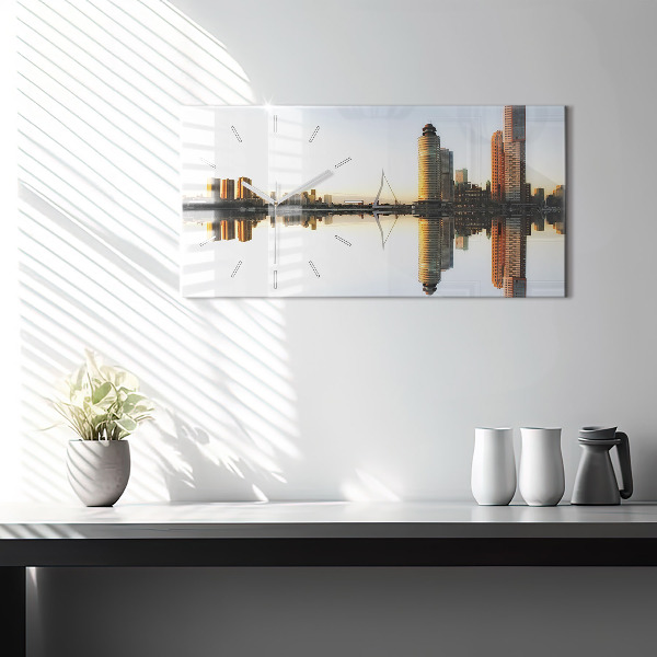 Horizontale Uhr Stadt am Fluss