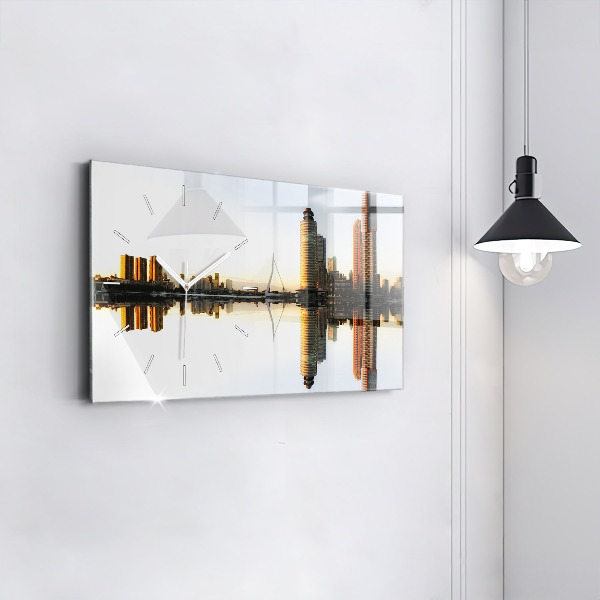 Horizontale Uhr Stadt am Fluss