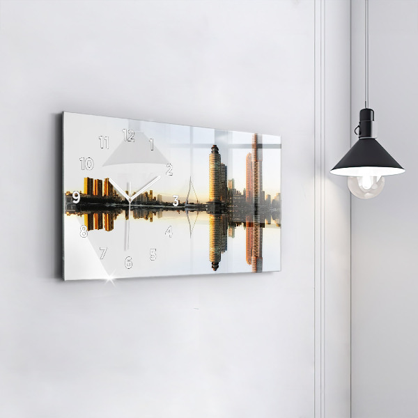 Horizontale Uhr Stadt am Fluss