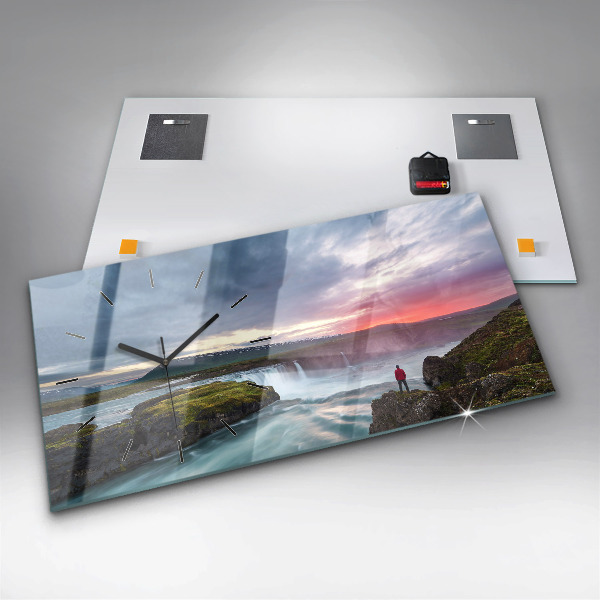 Horizontale Uhr Landschaft mit Wasserfall