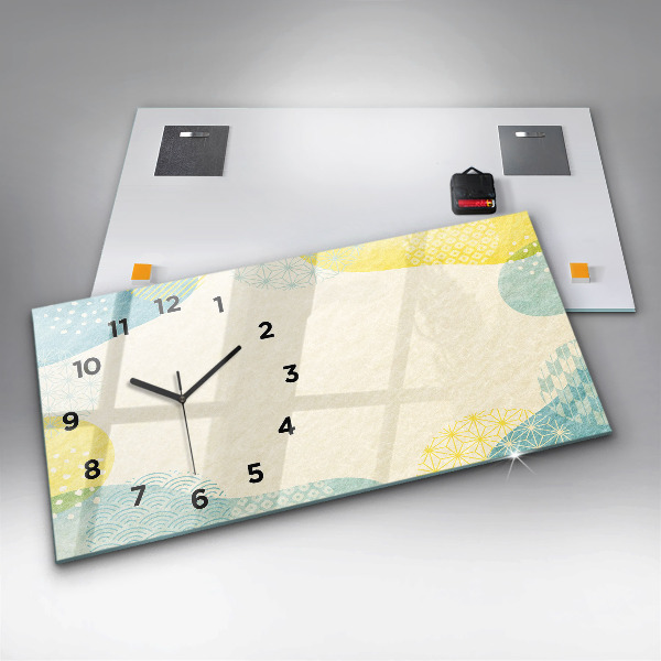 Horizontale Uhr Gemusterter Rahmen