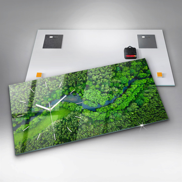 Horizontale Uhr Fluss im Wald