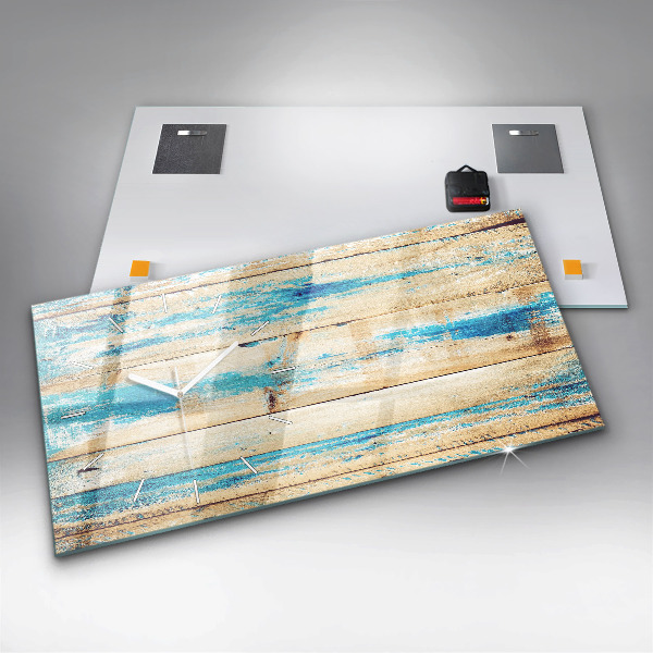 Horizontale Uhr Zerkratztes Holz