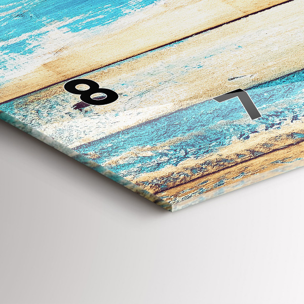 Horizontale Uhr Zerkratztes Holz