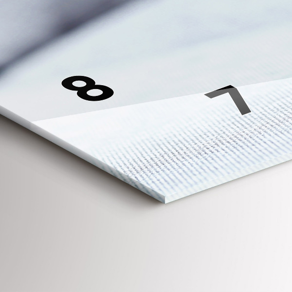 Horizontale Uhr Katze auf einem Sofa